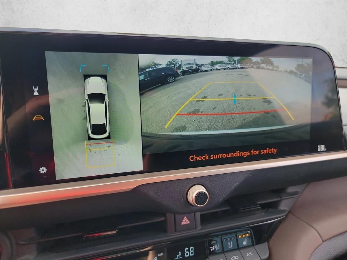 2023 Toyota Crown - Image 22