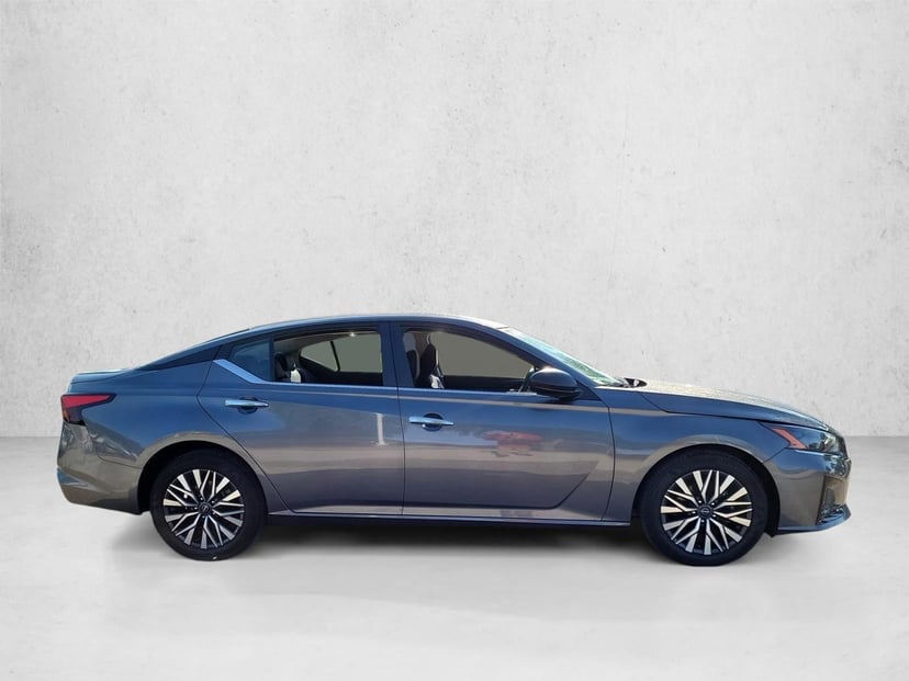2024 Nissan Altima - Image 4