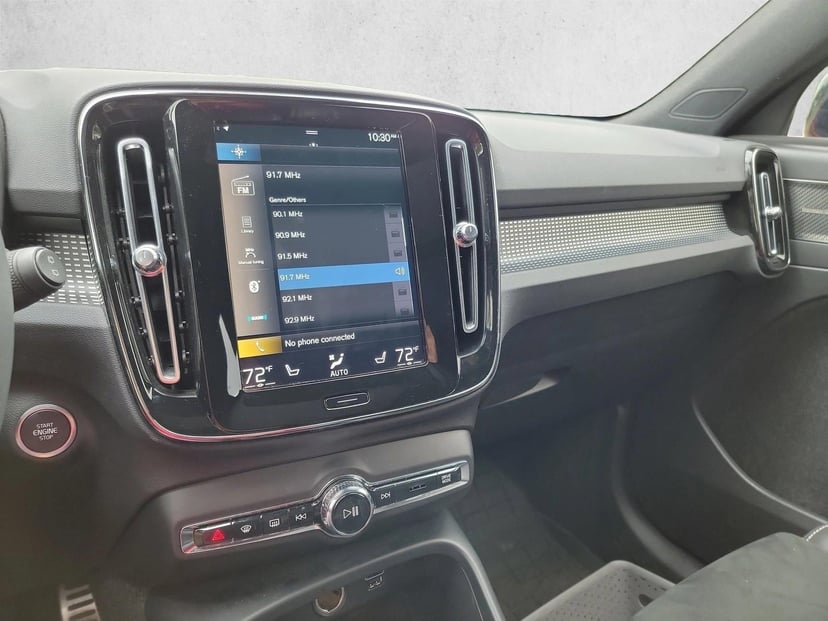 2022 Volvo XC40 - Image 22