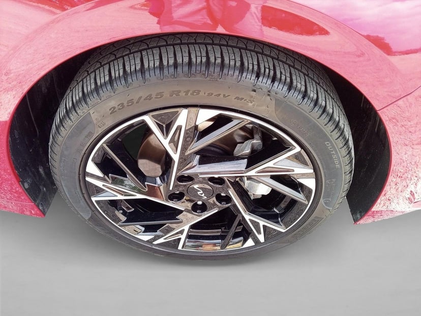 2025 Kia K5 - Image 10