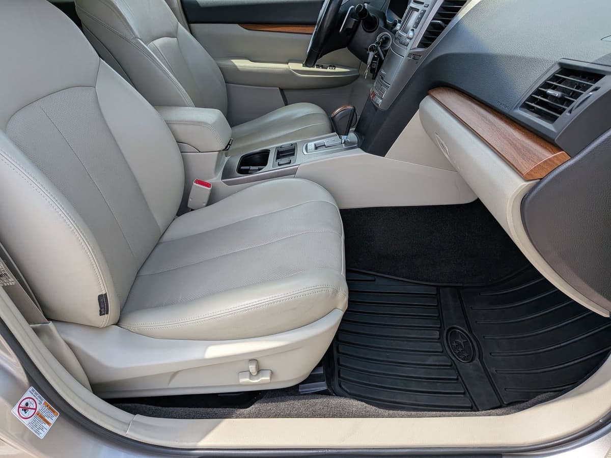 2014 Subaru Outback - Image 20