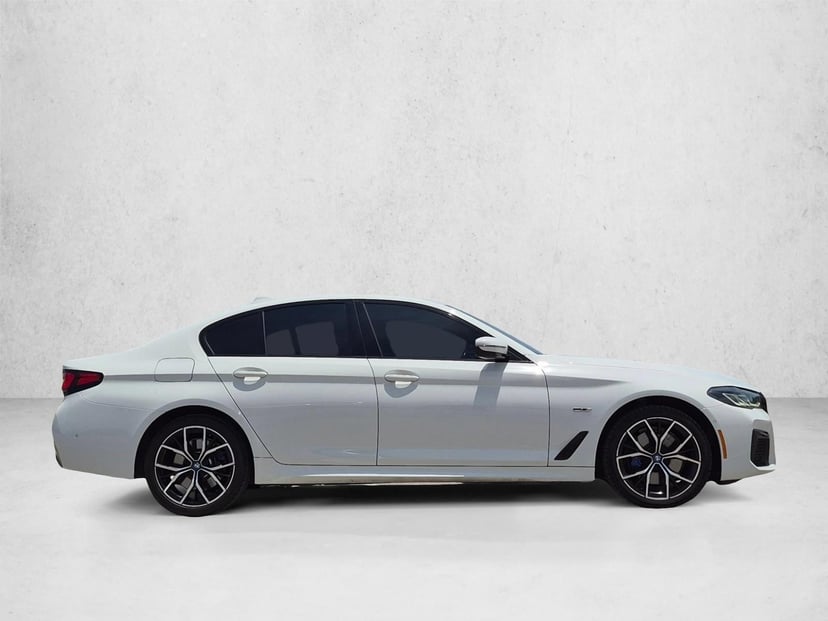 2022 BMW 530e - Image 1