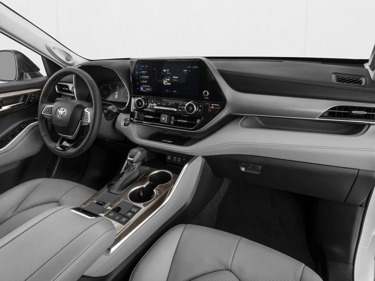 2026 Toyota Highlander Hybrid - Image 11