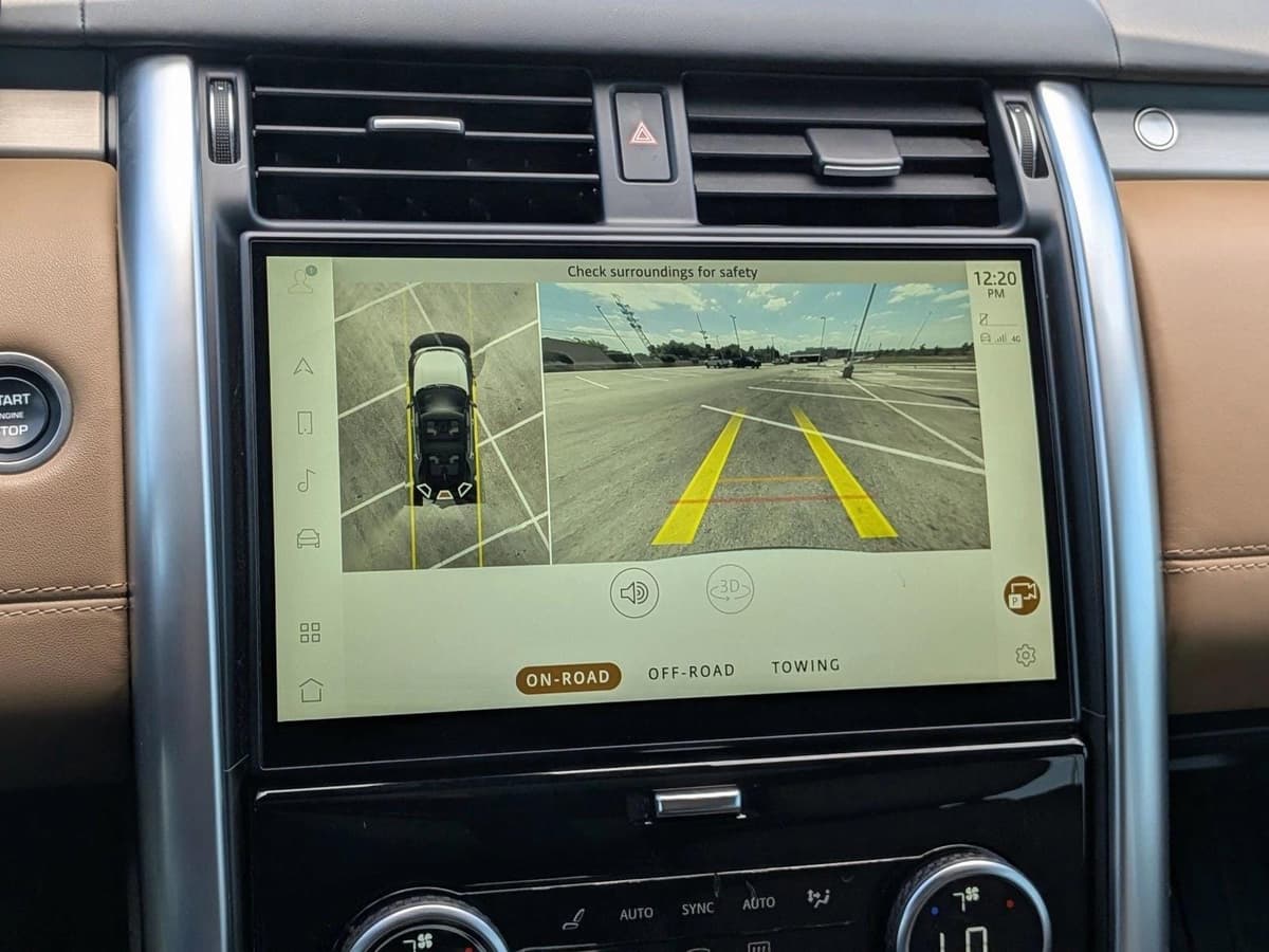 2023 Land Rover Discovery - Image 13