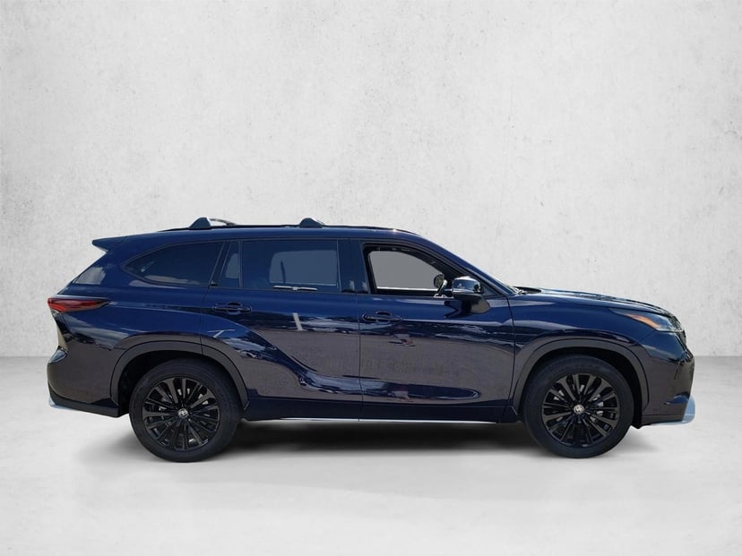 2026 Toyota Highlander - Image 2