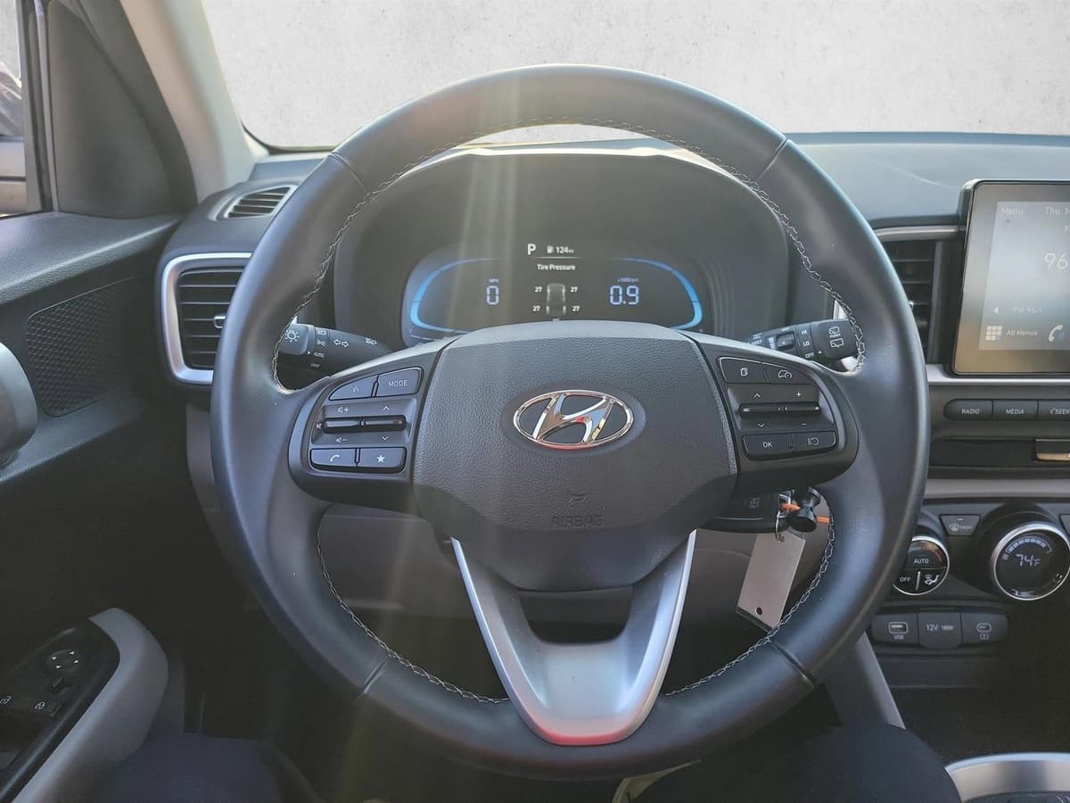 2023 Hyundai Venue - Image 18