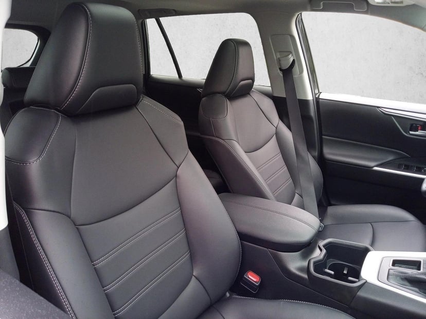 2025 Toyota RAV4 - Image 15