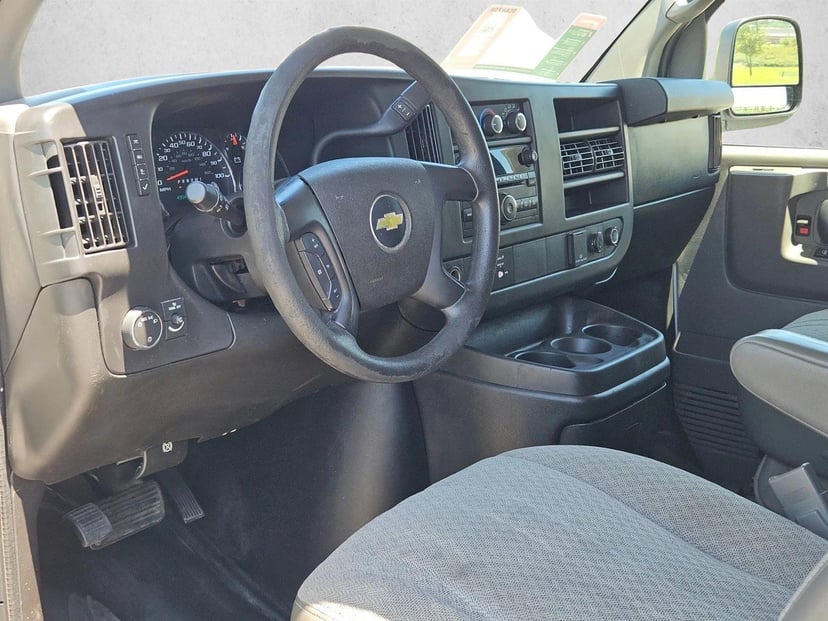 2015 Chevrolet Express 2500 - Image 10