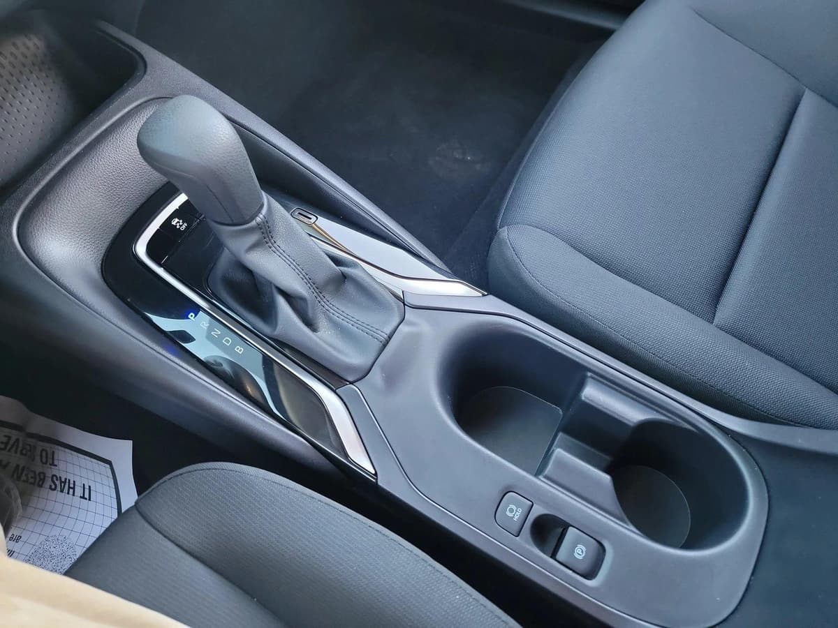 2025 Toyota Corolla - Image 23