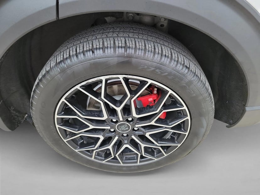 2023 Ford Explorer - Image 11