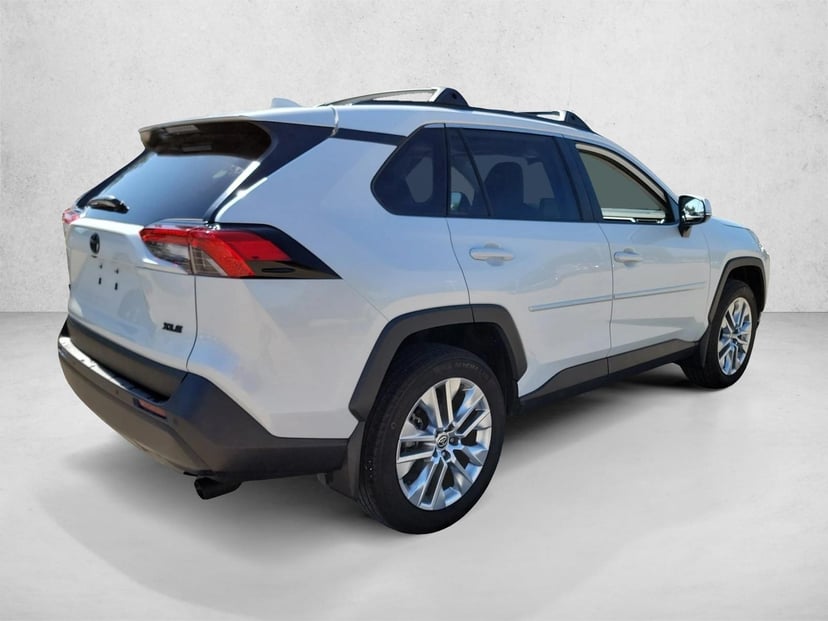 2025 Toyota RAV4 - Image 5