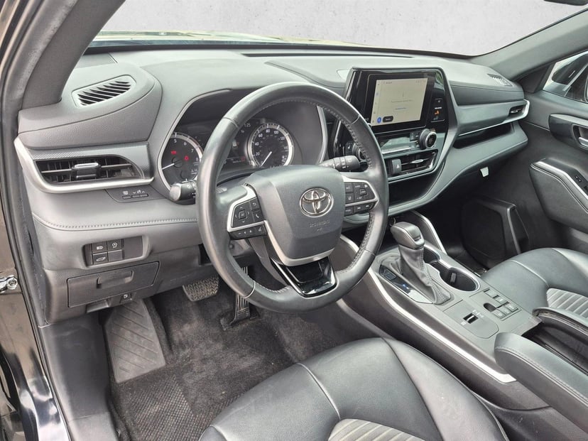 2024 Toyota Highlander - Image 10