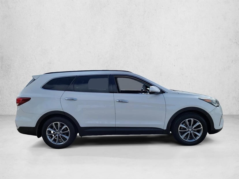2017 Hyundai Santa Fe - Image 3