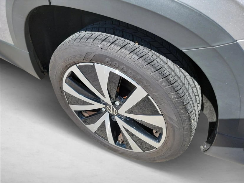 2024 Volkswagen Taos - Image 12