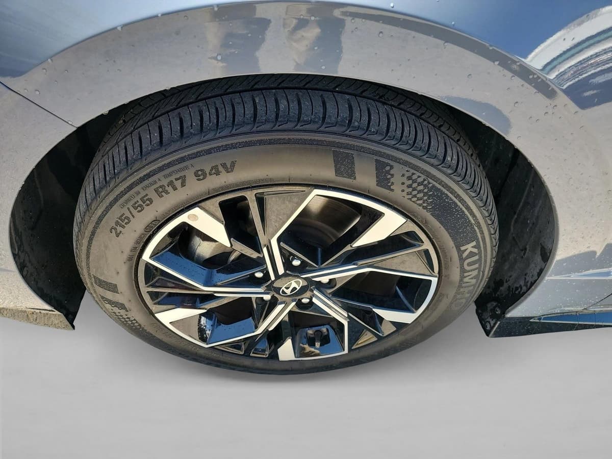 2025 Hyundai Sonata - Image 9