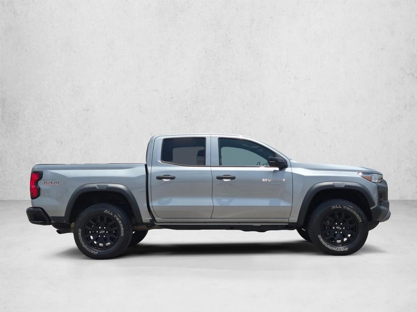 2023 Chevrolet Colorado - Image 3