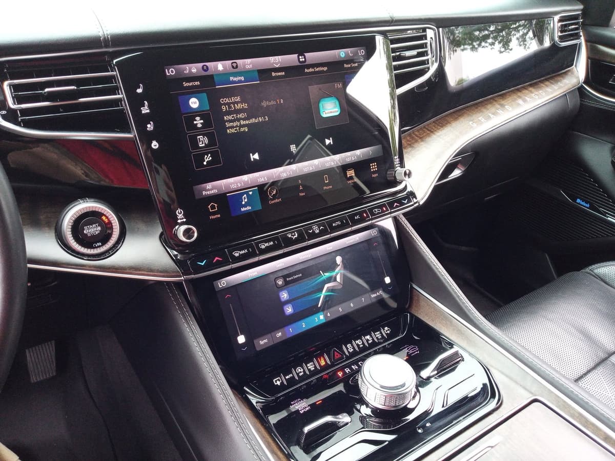 2023 Jeep Grand Wagoneer - Image 22