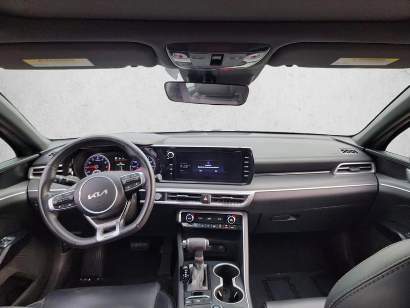 2023 Kia K5 - Image 17