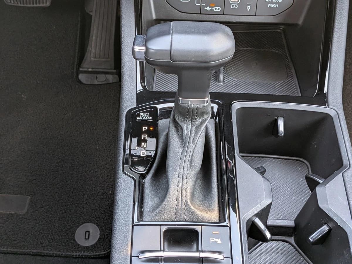 2025 Kia K5 - Image 14