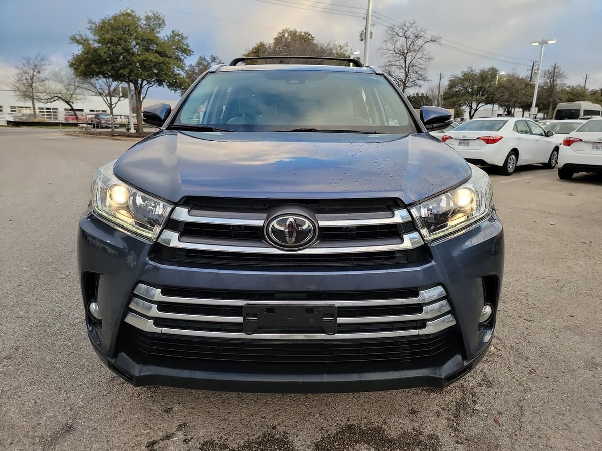 2018 Toyota Highlander - Image 2