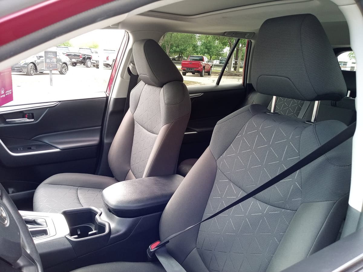 2023 Toyota RAV4 - Image 13