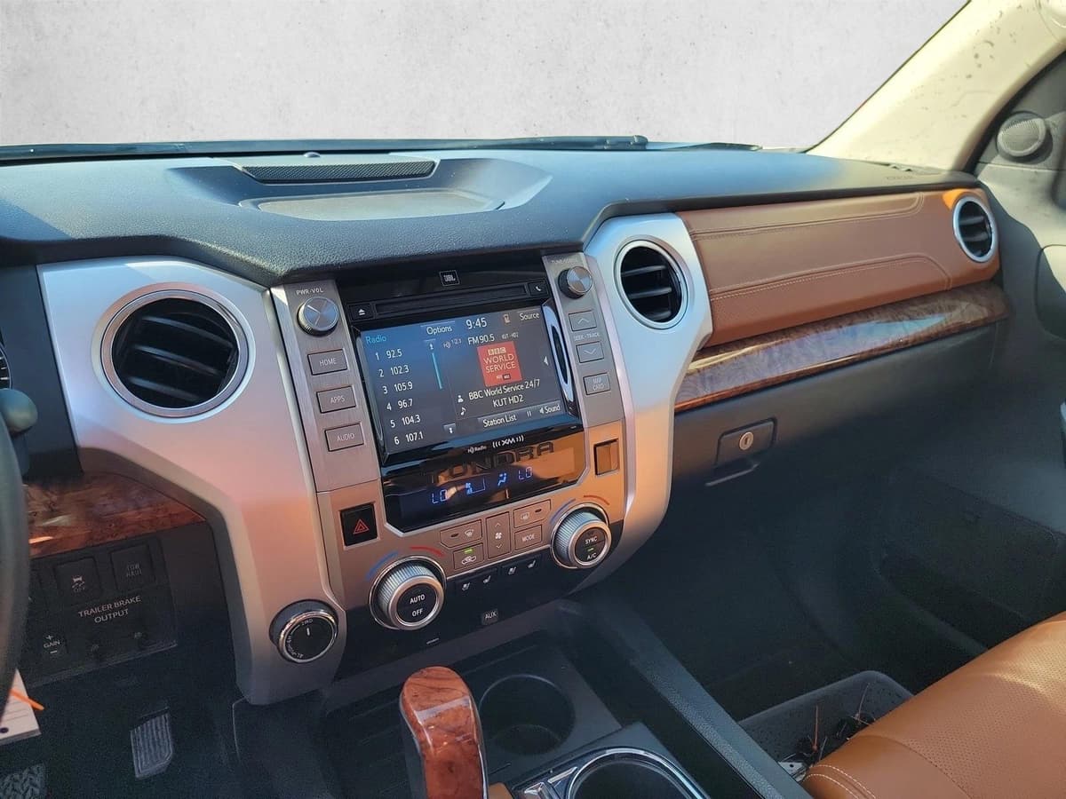 2018 Toyota Tundra - Image 24