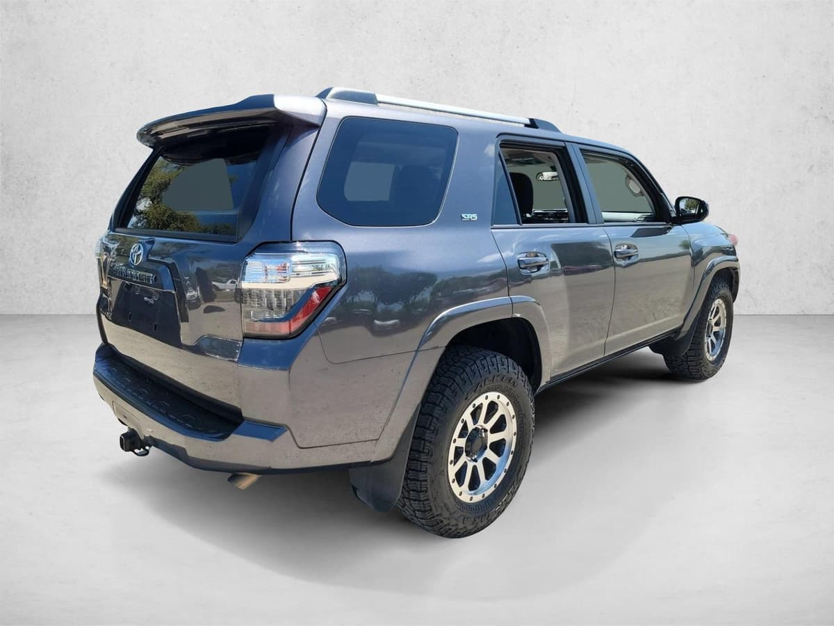 2020 Toyota 4Runner - Image 5
