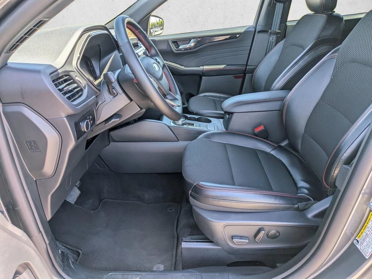 2025 Ford Escape - Image 17