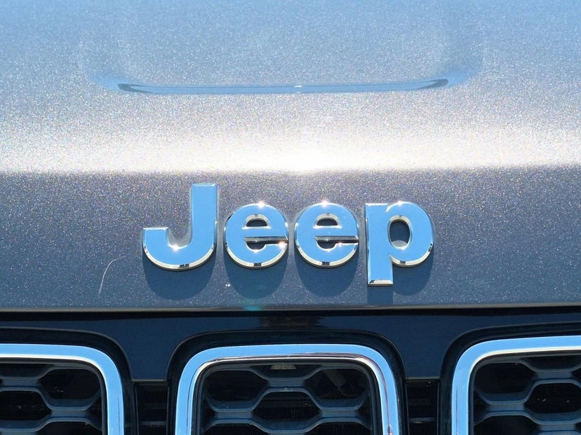 2017 Jeep Grand Cherokee - Image 23