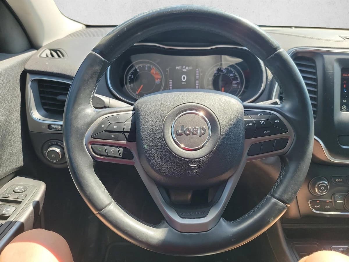 2019 Jeep Cherokee - Image 17