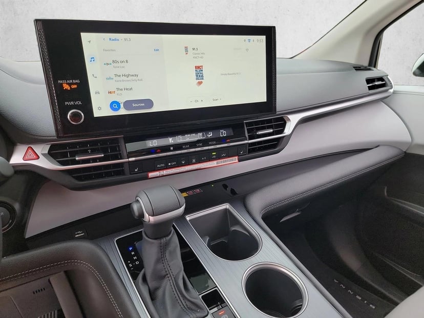 2026 Toyota Sienna - Image 23