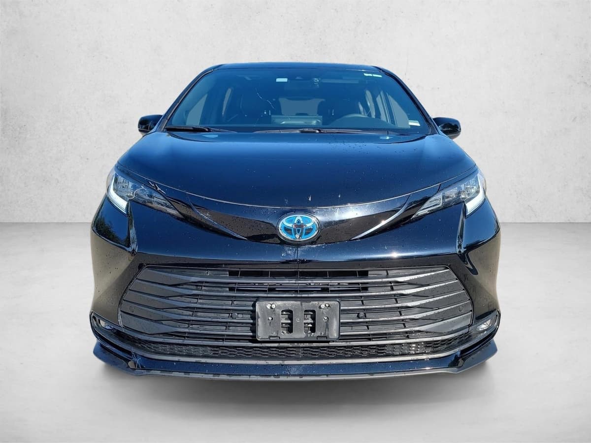 2025 Toyota Sienna - Image 2