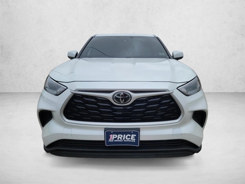2022 Toyota Highlander - Image 2