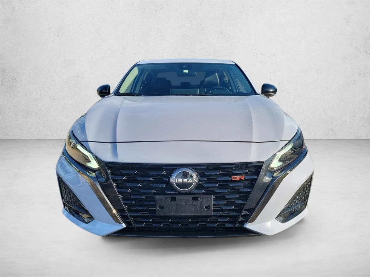 2023 Nissan Altima - Image 2