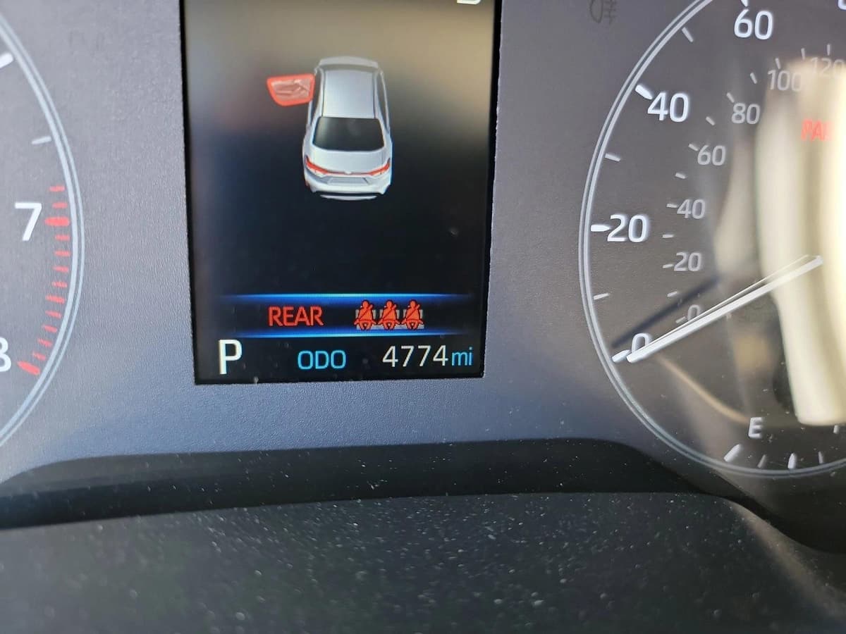 2025 Toyota Corolla - Image 18