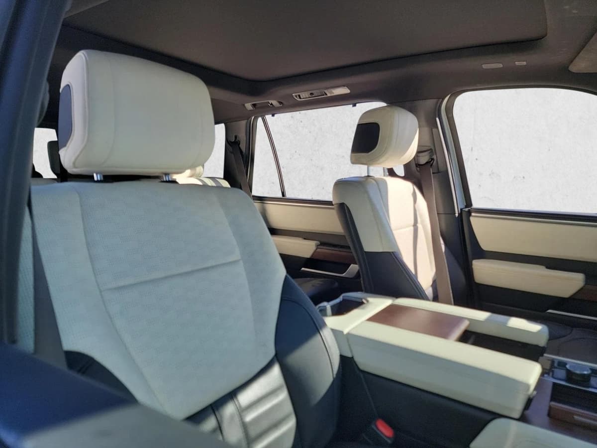 2023 Toyota Sequoia - Image 15