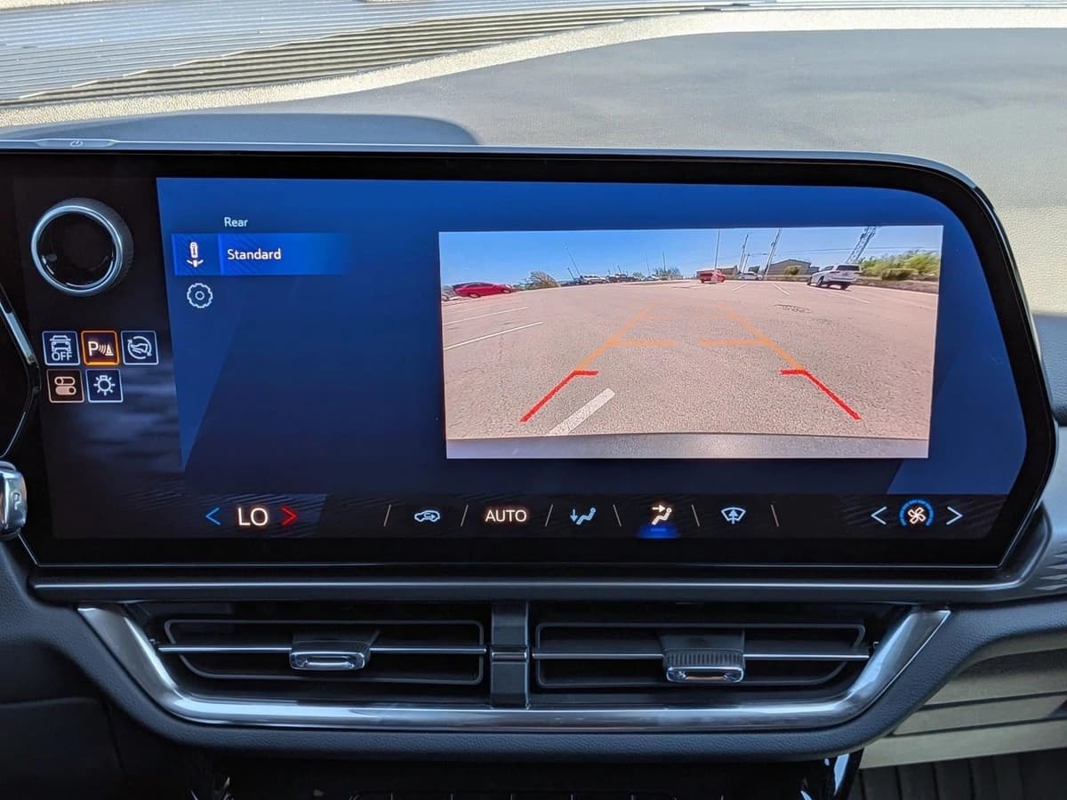 2025 Chevrolet Equinox EV - Image 12