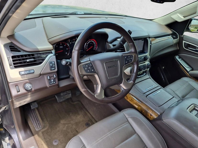 2016 GMC Yukon - Image 10