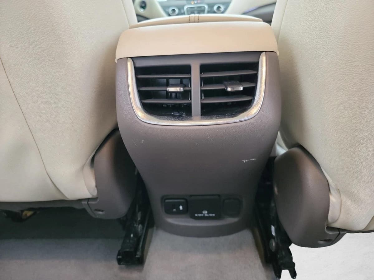 2024 Chevrolet Malibu - Image 17