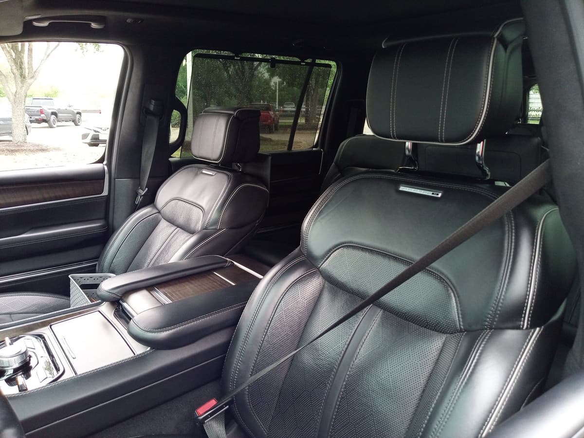 2023 Jeep Grand Wagoneer - Image 13