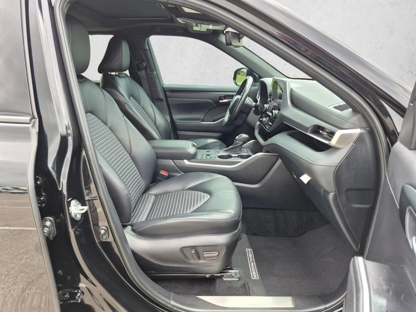 2024 Toyota Highlander - Image 21