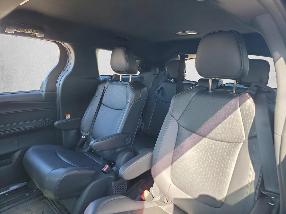 2025 Toyota Sienna - Image 14