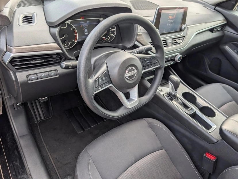 2025 Nissan Altima - Image 4