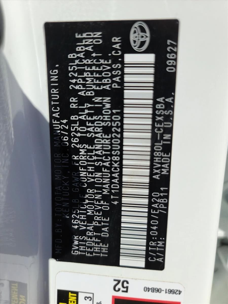 2025 Toyota Camry - Image 25