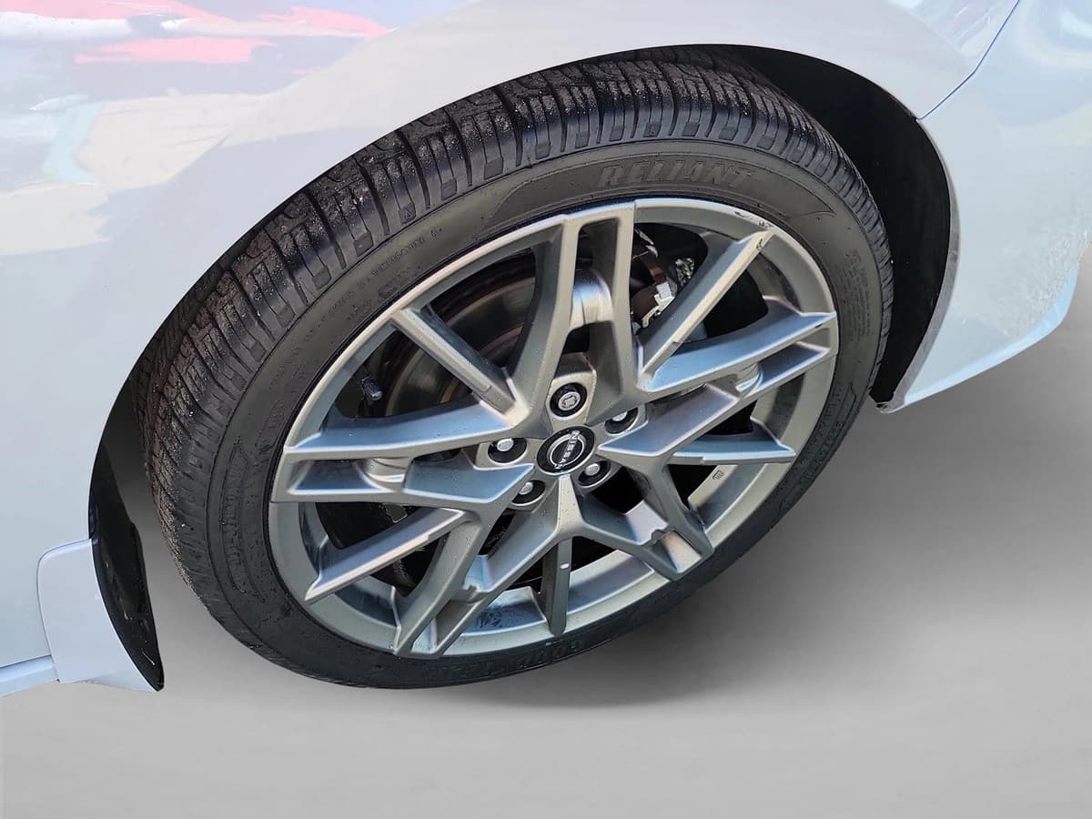 2023 Nissan Altima - Image 10