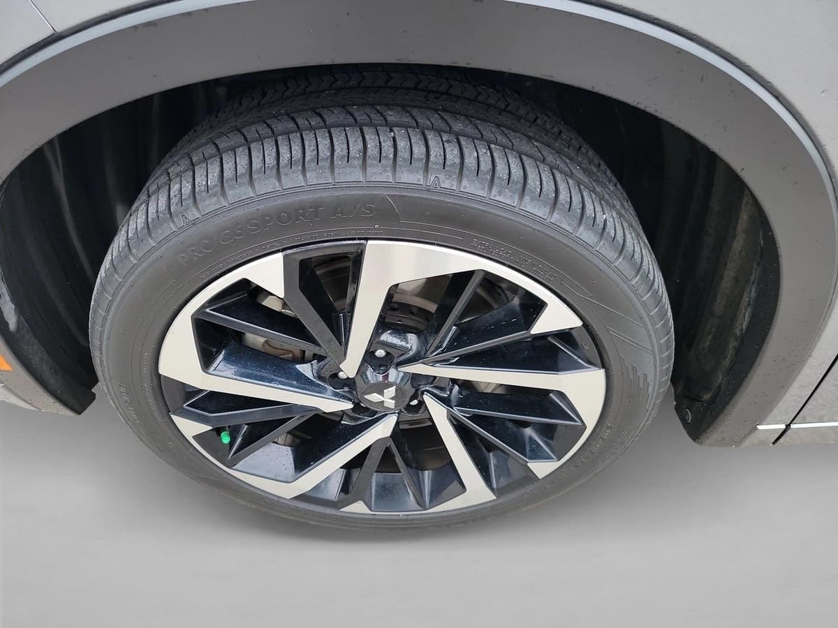 2024 Mitsubishi Outlander - Image 8