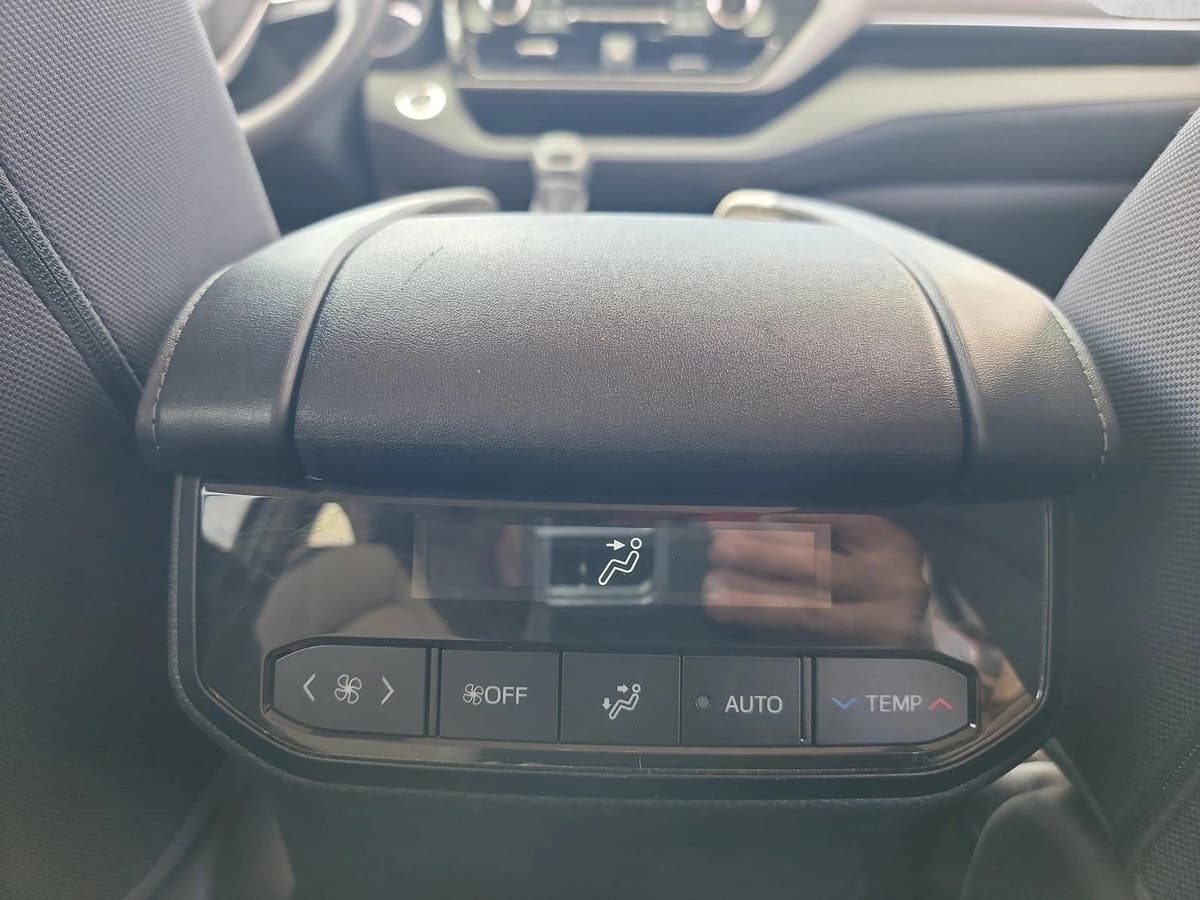 2022 Toyota Highlander - Image 13