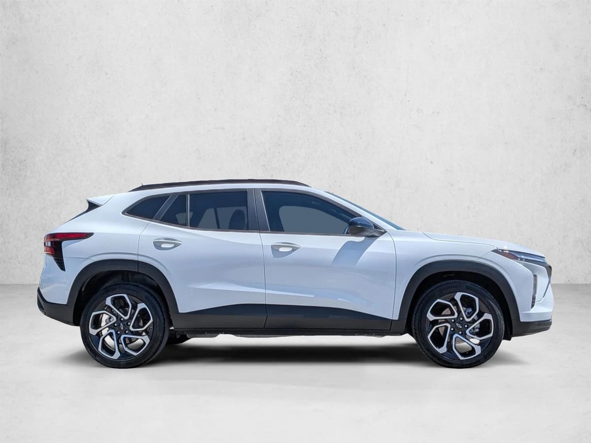 2025 Chevrolet Trax - Image 4