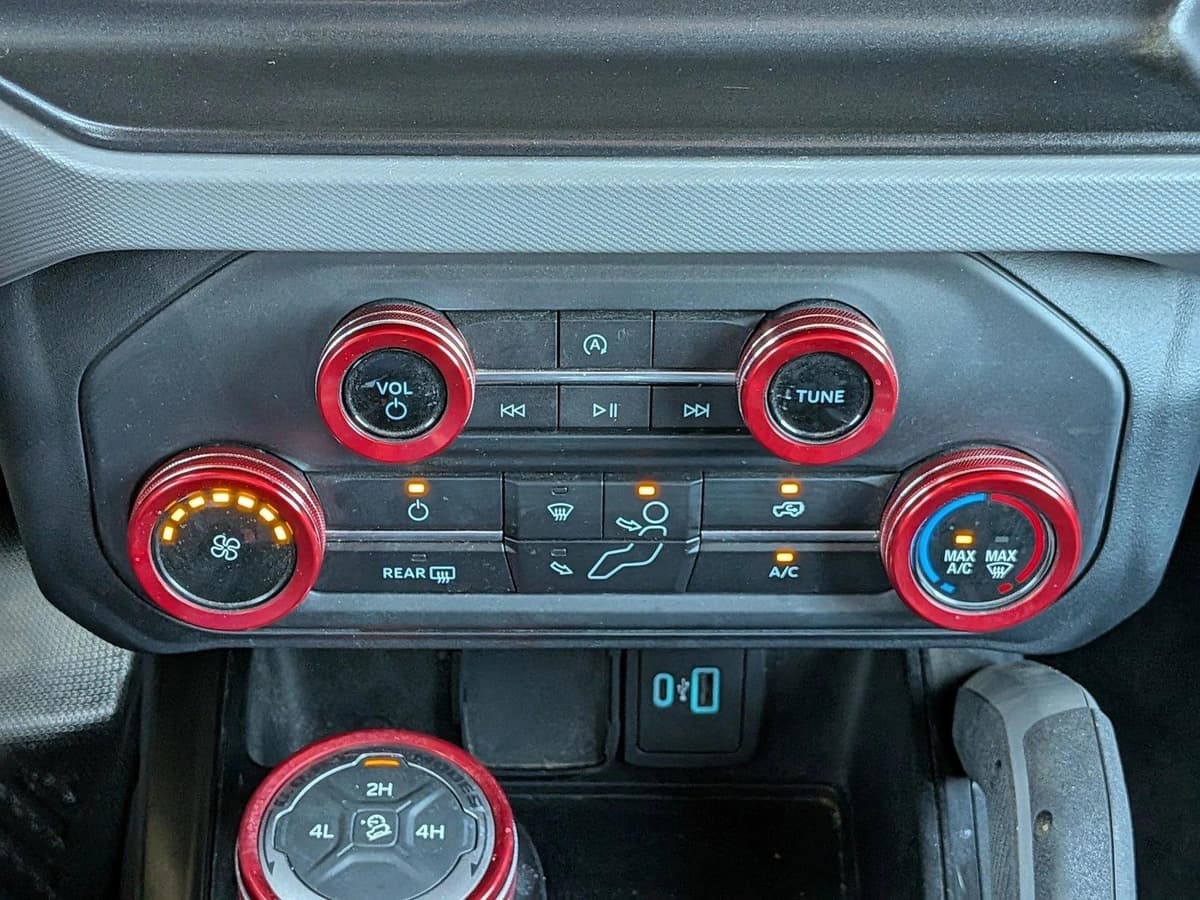 2022 Ford Bronco - Image 12