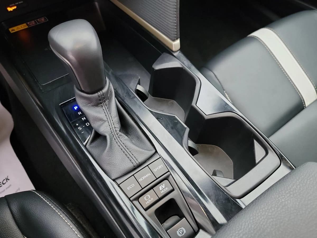 2025 Toyota Camry - Image 22